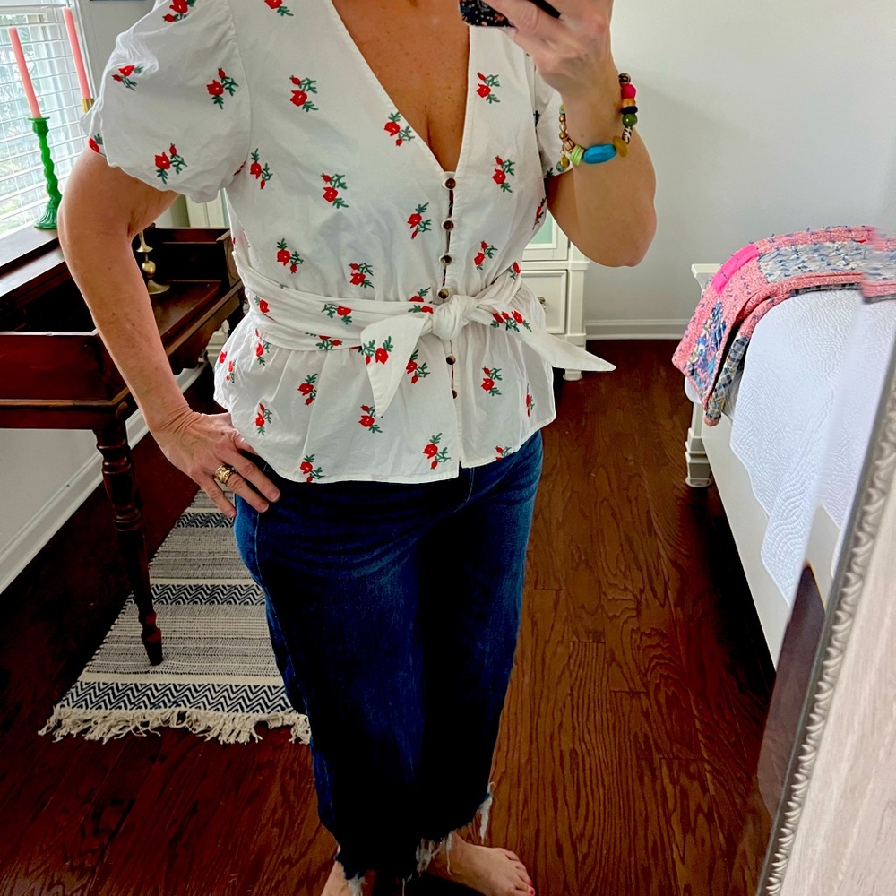 🌹Anthropologie Embroidered White Cotton Blouse.🌹